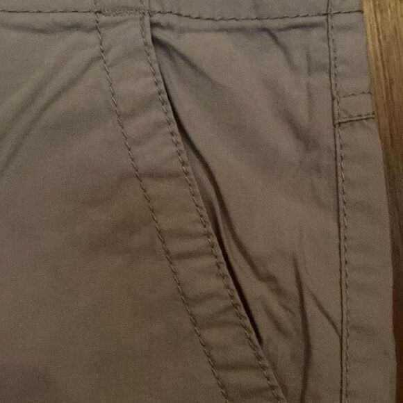 Eddie Bauer Capri pants Color tan size 18 like new - Picture 4 of 5